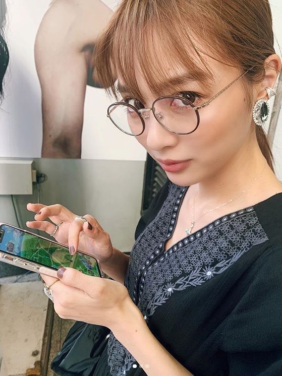 内田理央、メガネ姿の『ドラクエ』ショットに「天使すぎ」「国宝級」と称賛続々! 中には「顔バレ心配」の声もの画像