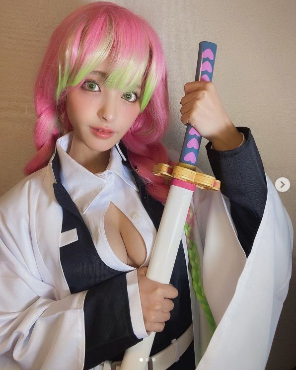 恵比寿マスカッツ・桃乃木かな『鬼滅の刃』甘露寺蜜璃コスプレで「魅惑の谷間」も忠実再現!の画像